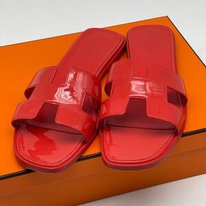Hermes Oran Sandal Patent Leather 38.5 Coral Color with Dustbags and Box Italy